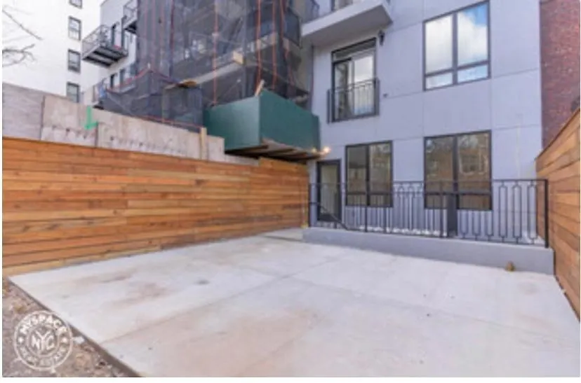 2 Bed Room Duplex With Private Yard New York